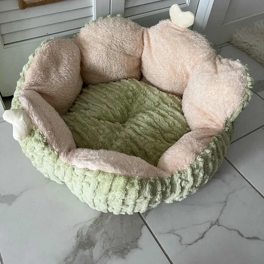 Cactus Pet Bed, Machine Washable Luxury Plush Cat/Dog Bed with Nonslip Bottom